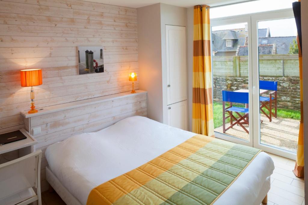 Logis Hotel Vent D'Iroise Плугонвелен Номер фото